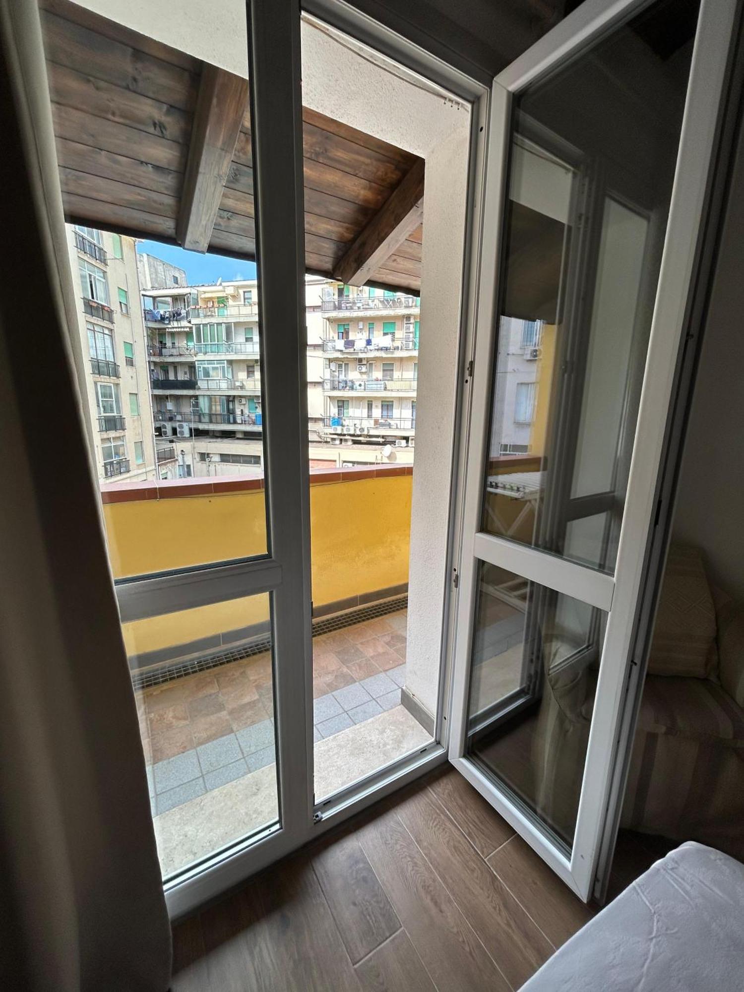 Appartamento Con Terrazzo Privato E Netflix Cagliari Ngoại thất bức ảnh