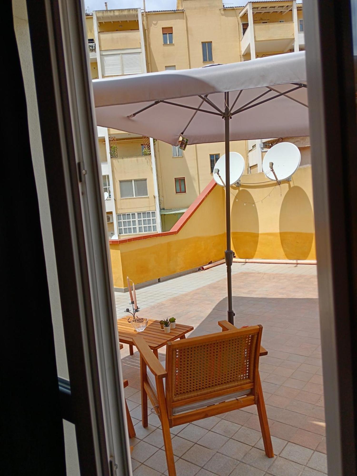 Appartamento Con Terrazzo Privato E Netflix Cagliari Ngoại thất bức ảnh