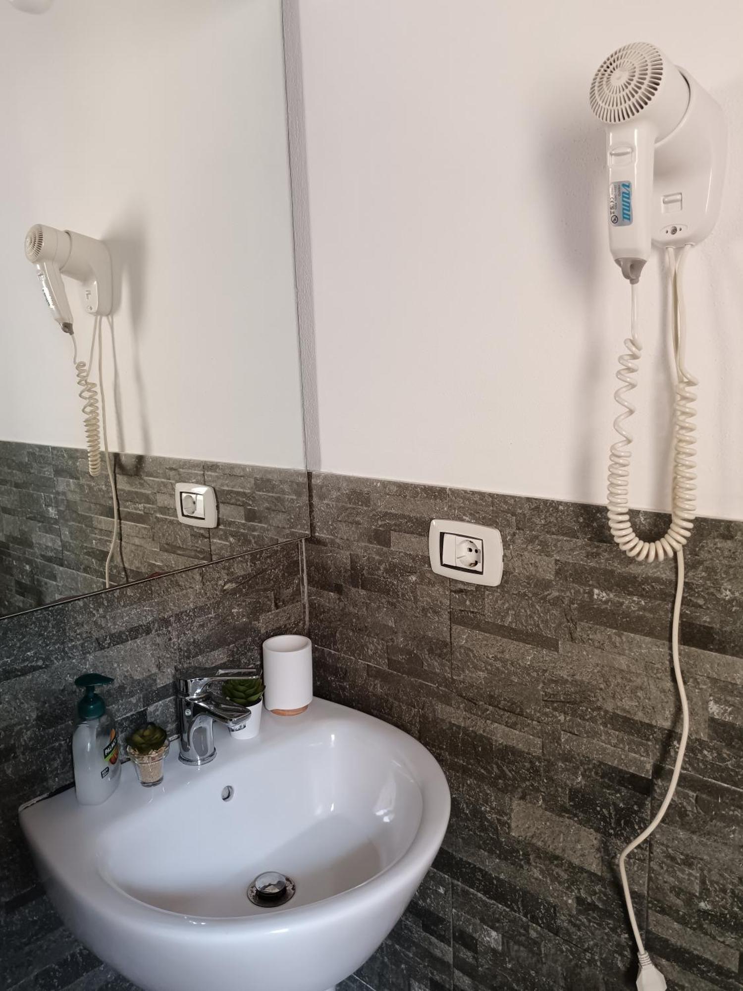 Appartamento Con Terrazzo Privato E Netflix Cagliari Ngoại thất bức ảnh